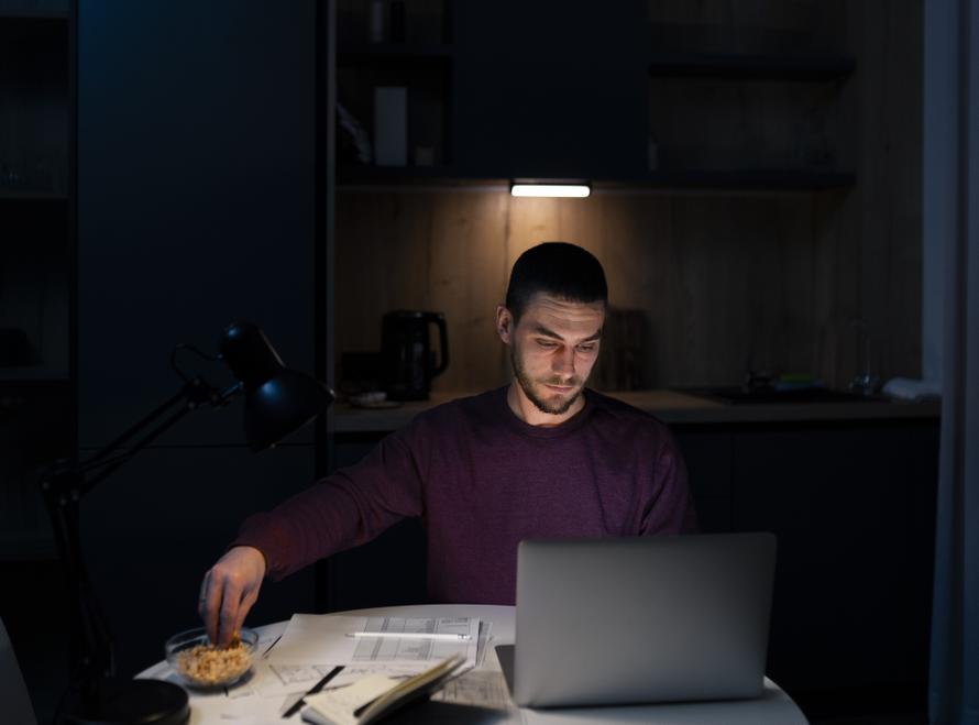Как питаться, если работаешь ночью? 6 советов врача