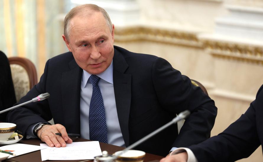 «Вагнер» финансировало государство, а Пригожин заработал на армии. Путин о бухгалтерии ЧВК