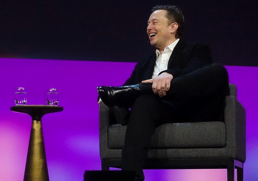 Илон Маск снова стал героем мемов в Twitter. Что случилось