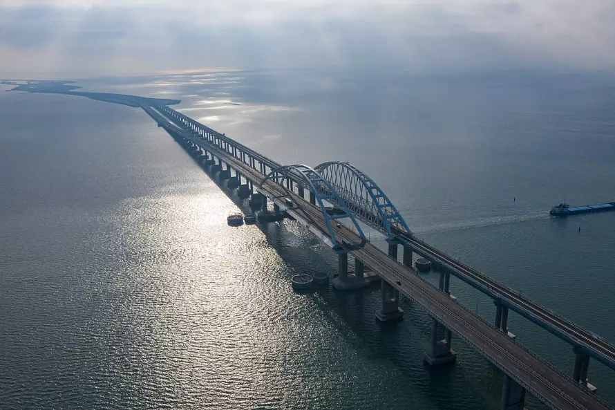 Восток Крыма атаковали около 30 беспилотников. Там находится Крымский мост