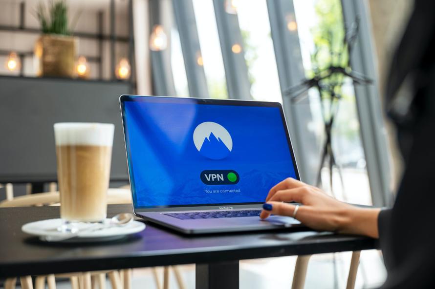 В чём опасность VPN и как мошенники могут украсть ваши данные? Слово киберэксперту