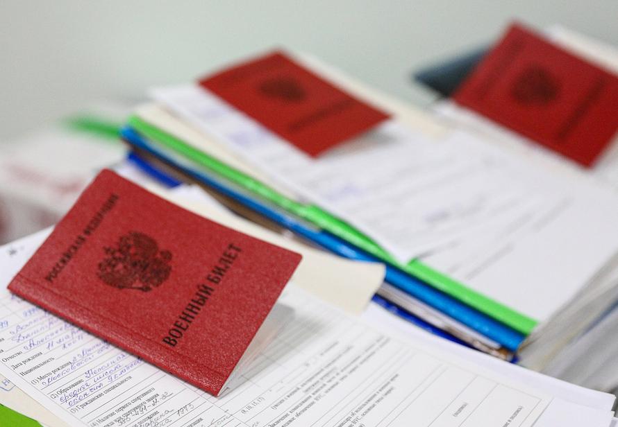 Суд признал право военкоматов призывать россиян с бронью. Но не всё так однозначно