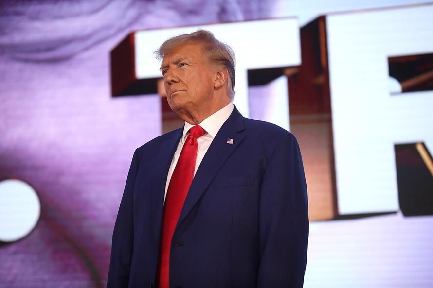 Дональд Трамп попал в тюрьму, но тут же вышел. Что происходит с его делом