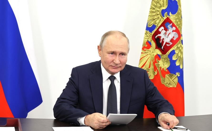 Путин поприветствовал участников, организаторов и гостей ВЭФ-2023