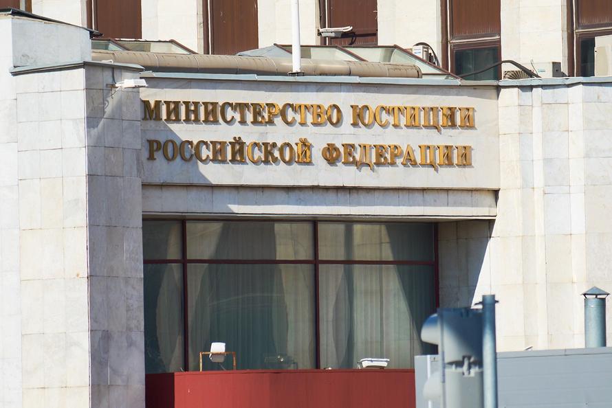 Трёх российских журналистов объявили иноагентами. Чем они известны