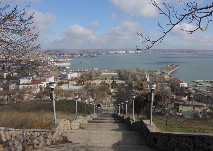 Украина атаковала судостроительный завод в Крыму, повреждён корабль. Главное