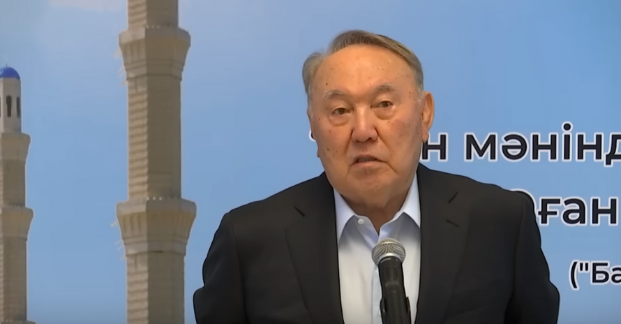 Назарбаев признал, что у него есть вторая жена. Это «мисс Казахстан»