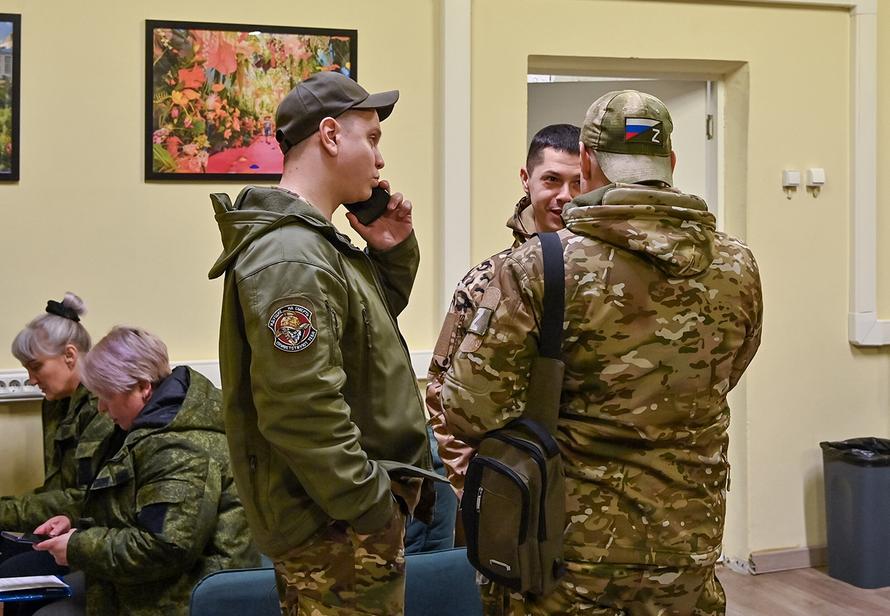 Власти раскрыли, сколько человек набрали для участия в СВО