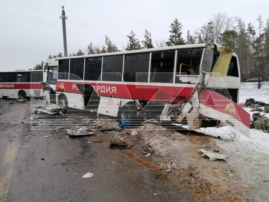 Фура врезалась в колонну автобусов Росгвардии. Есть погибший и пострадавшие