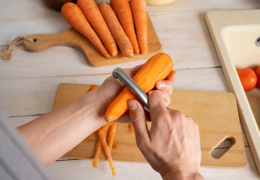 Врач назвала продукты, которые улучшают настроение в менопаузу