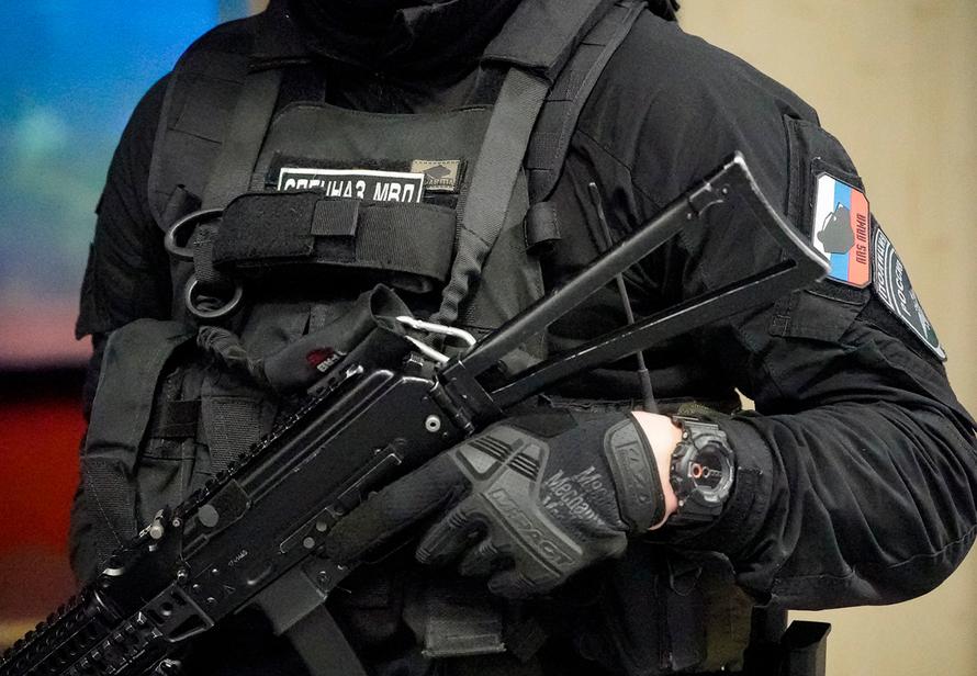 СМИ: в российском городе оцепили все школы из-за беглого рецидивиста с оружием. Что происходит