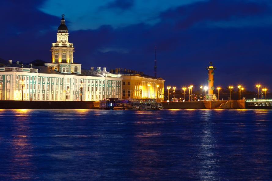 Взрыв прогремел в небе над Петербургом. Что это было