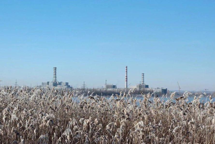 ВСУ попытались ударить по атомной электростанции в Курске ракетой С-200 и дронами-камикадзе. Что известно