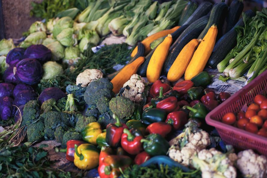 Какие продукты помогают против вздутия живота? Врач назвала 4 самых эффективных