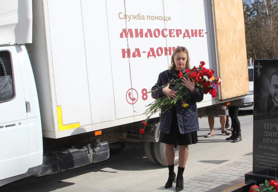 СМИ: В Ростове венки с мемориала погибшим в «Крокусе» перенесли на могилы бойцов СВО. Разразился скандал