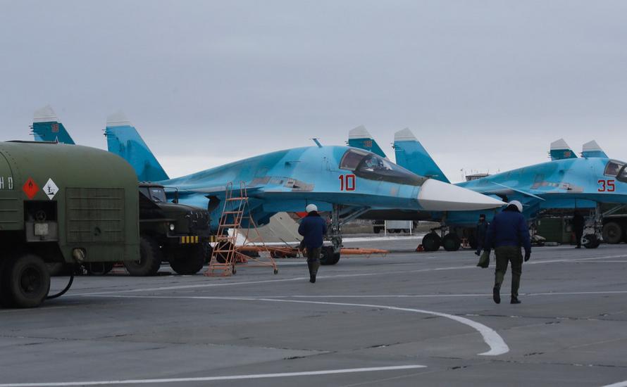 Дрон взорвался после атаки на российский аэродром, пострадали следователи. Главное