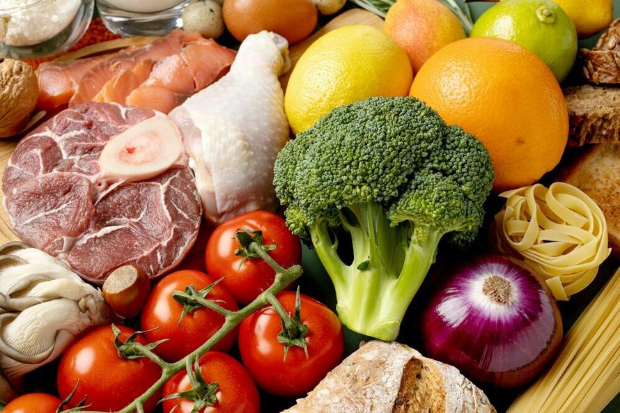 Названы продукты, которые защитят от рака груди и кожи. Короткий список от онколога