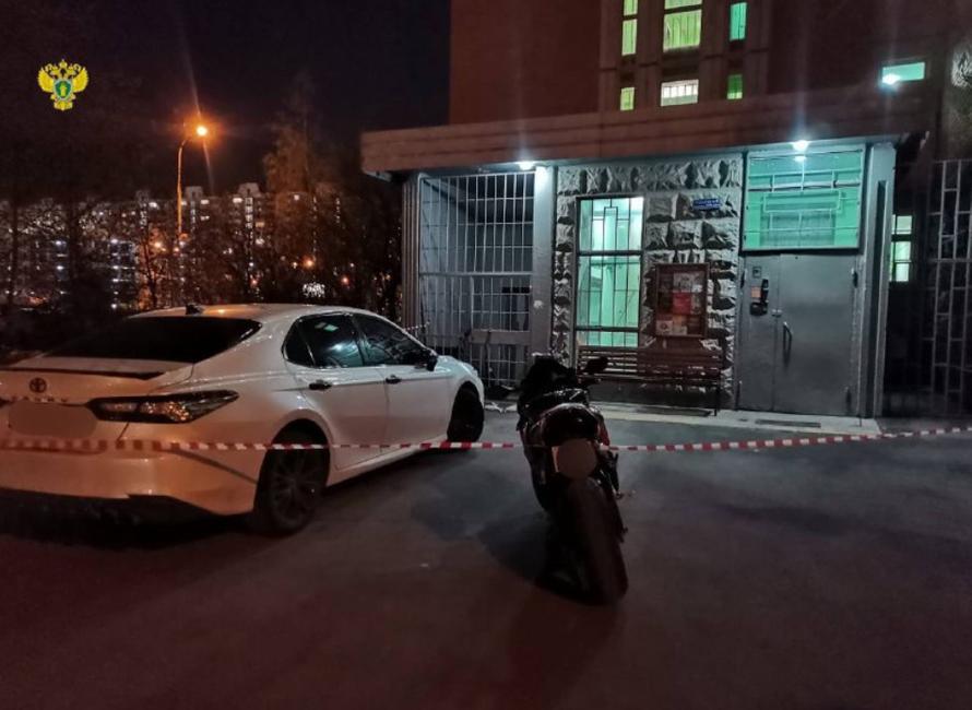 Мигрант зарезал москвича из-за замечания и скрылся. Что известно