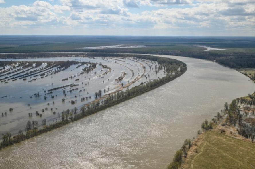 Российское село тонет из-за прорыва дамбы, началась эвакуация людей. Что известно