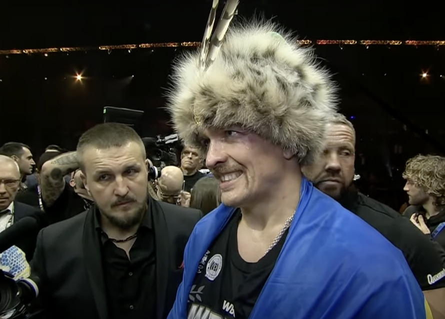 Александр Усик стал абсолютным чемпионом мира. Боем с Тайсоном Фьюри интересовался даже папа римский