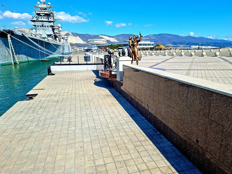 Российский гаишник расстрелял из автомата украинский дрон, летевший на город. Что известно