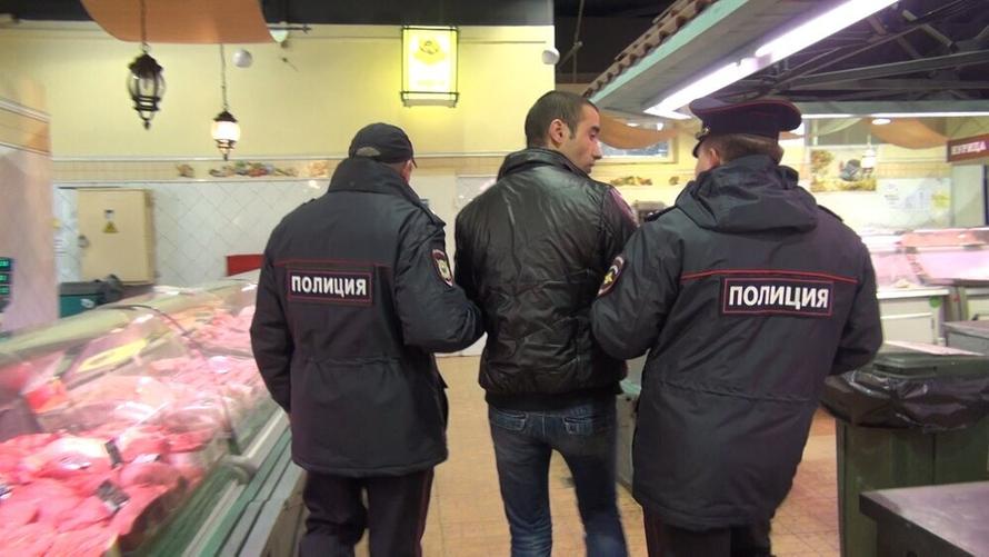 В России придумали, как выдворять загостившихся мигрантов. Им запретят жениться