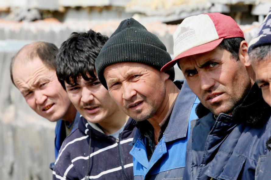 Нападали на девушек, рекламировали наркотики: мигранты устроили «шариатский патруль» в Подмосковье