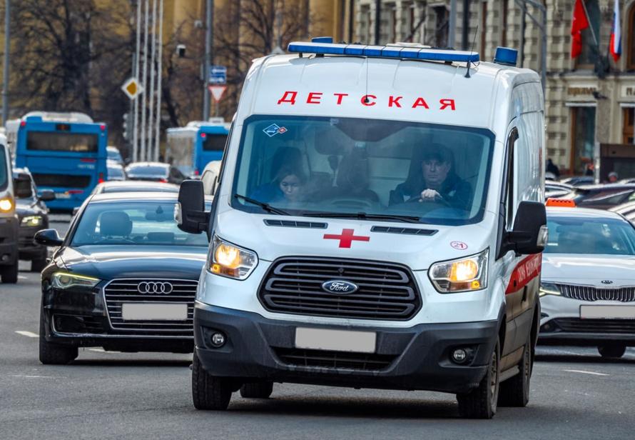 Российской школьнице сожгли ноги во время лазерной эпиляции. Из салона её увезли в больницу
