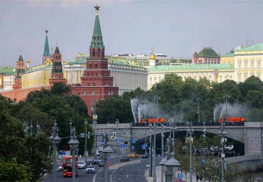 Москвичам рассказали, сколько ещё будет стоять июльская жара