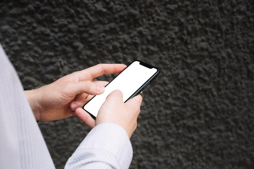 iPhone скоро превратится в кирпич? Что известно о замедлении смартфонов по всему миру