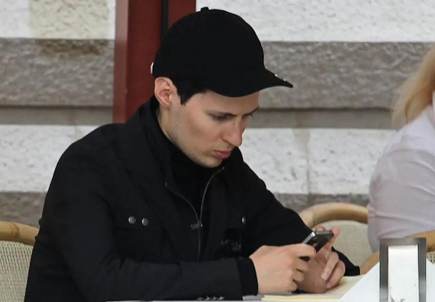 «Мать детей Дурова» пожаловалась на блокировку бизнесменом её счетов. В чём причина
