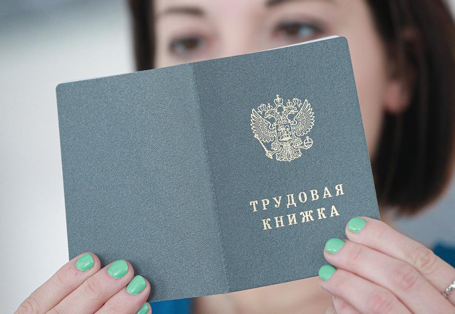 Жительница Петербурга вернулась из декрета мужчиной и осталась без работы. Детали истории
