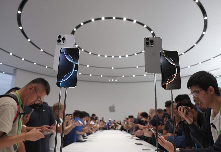 Apple показала новый iPhone 16, часы и наушники. Рассказываем о главных фишках и ценах на гаджеты