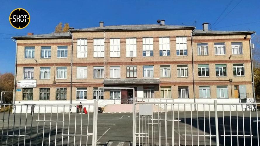 В российской школе ученик избил одноклассников и учительницу молотком. Главное