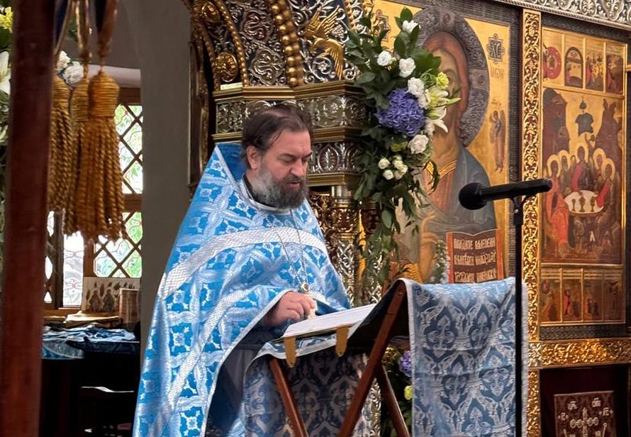 Российский священник порассуждал о бессмысленности женской груди. Что еще говорил протоиерей