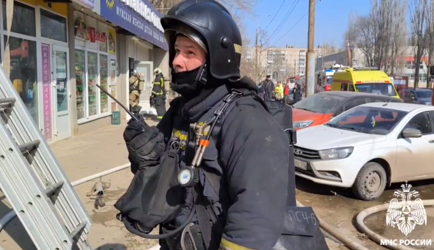 ВСУ запустили по России свыше 120 дронов , обломки попадали в дома. Что известно