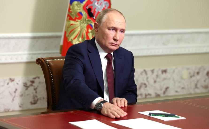 Путин разрешил освобождать от наказания преступников при уходе на СВО. Как это будет работать