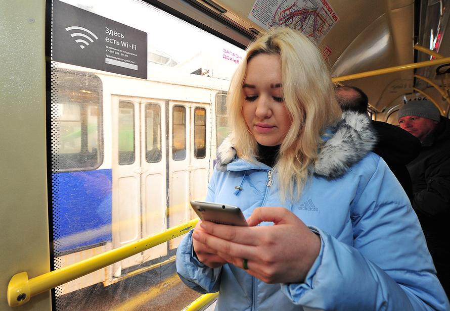 В российских самолётах и поездах задумали подключить Wi-Fi. Когда этого ждать?