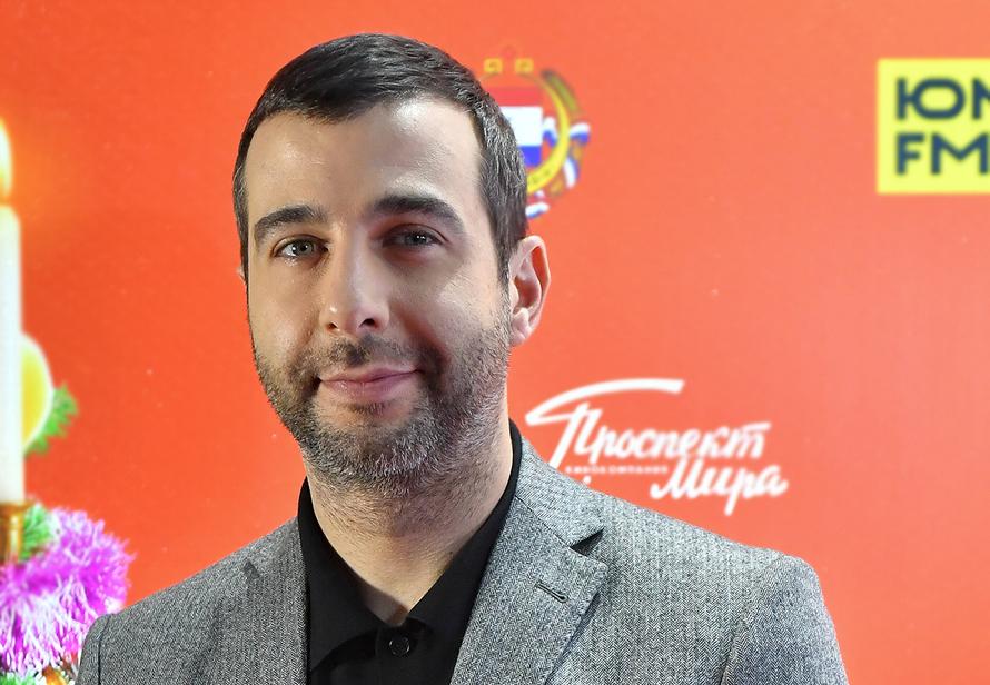 Любовь к полуслову: Иван Ургант продал 5 тысяч пустых книг за миллионы рублей. В чём фишка