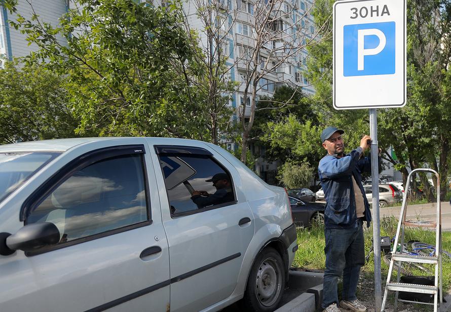 В России захотели сократить число парковок у жилых домов. Как это скажется на стоимости квартир