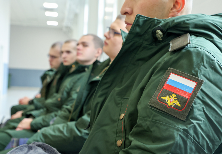 Россиянин отправился на СВО из-за долгов жены и своих. Что было дальше
