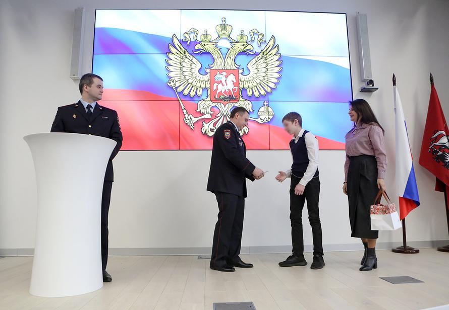 Россиян захотели обязать приносить присягу с 14 лет. Что будет, если не сделать этого