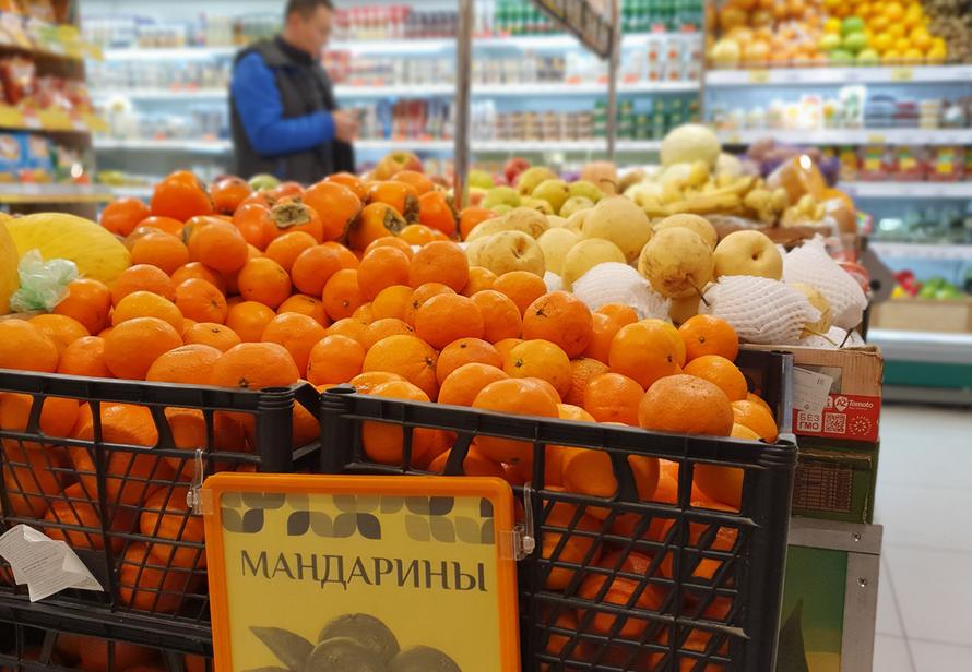 Популярный новогодний фрукт резко подорожает (или нет). Что происходит с ценами на мандарины