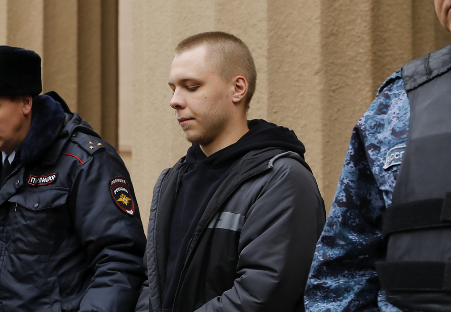 Сжёгшего Коран Никиту Журавеля приговорили по делу о госизмене. Он проведёт в колонии 14 лет