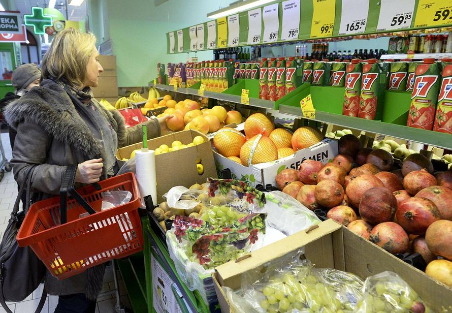 Мошенники стали разводить россиян прямо возле касс в магазинах. Как работает схема обмана
