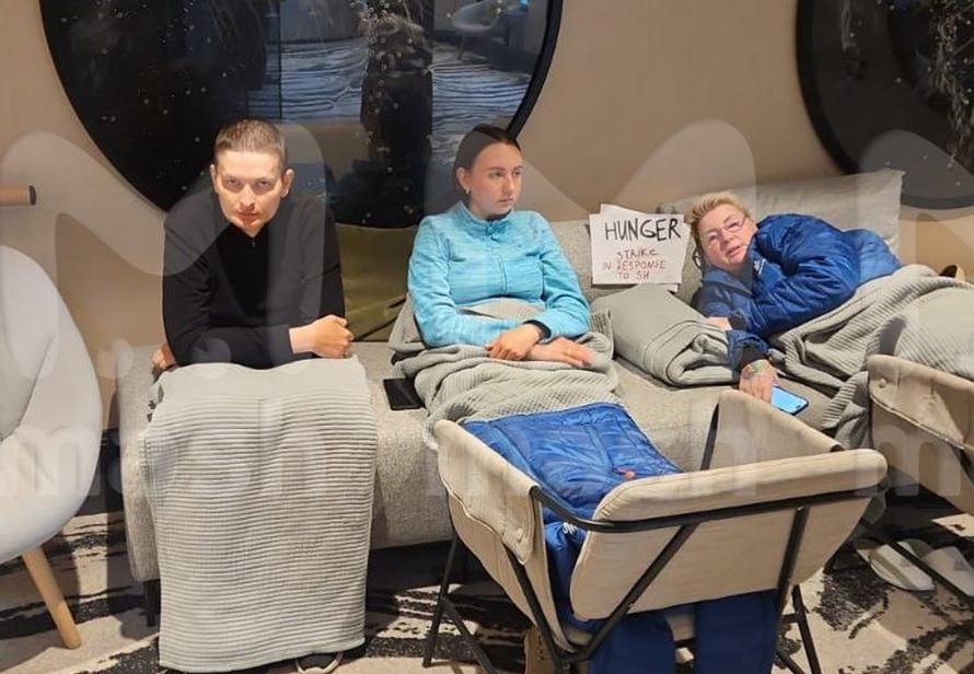 Россияне голодают на круизном лайнере, который не довёз их до Антарктиды. Билеты стоили по полмиллиона рублей