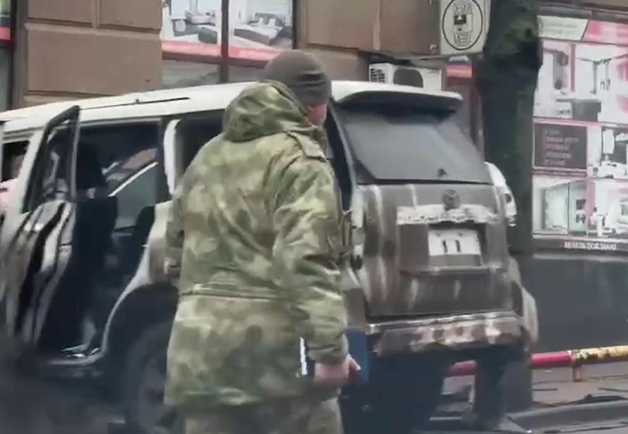 Бывшего начальника колонии в ДНР взорвали в его внедорожнике. Что известно