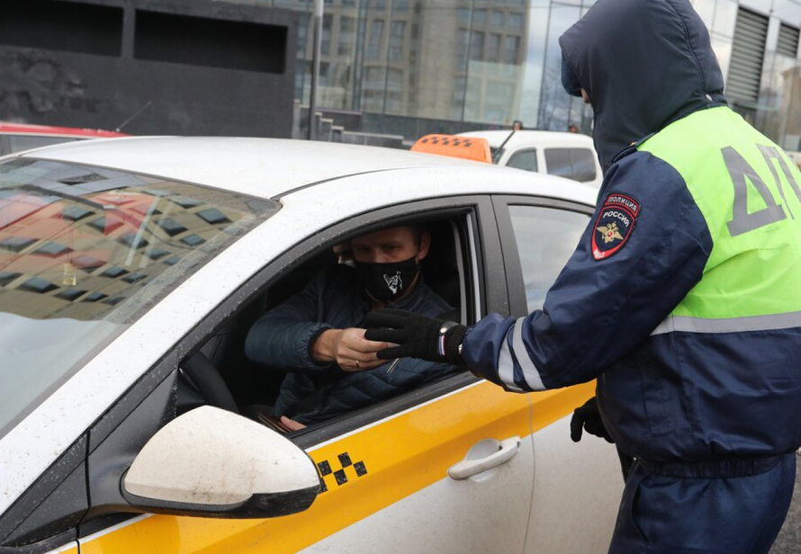 В России предложили ввести налог на такси и доставку. Почему это плохая идея, разъяснили в Госдуме