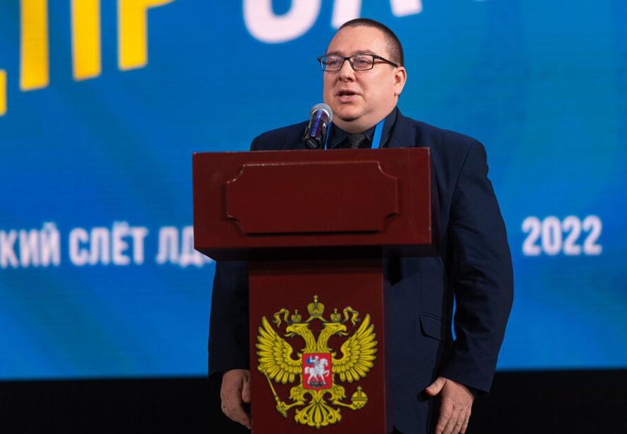 Российский депутат два года не появлялся в Госдуме. Что ему за это будет
