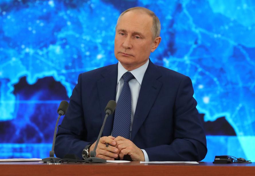 «Предложение не успевает за спросом». Путин объяснил рост цен на продукты на примере масла, молока и мяса
